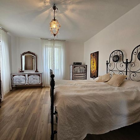 Villa Lago Foreground - Pet Friendly Stay- Garden-Parking-Lake View- Bike Friendly Holiday House Colico Exterior foto
