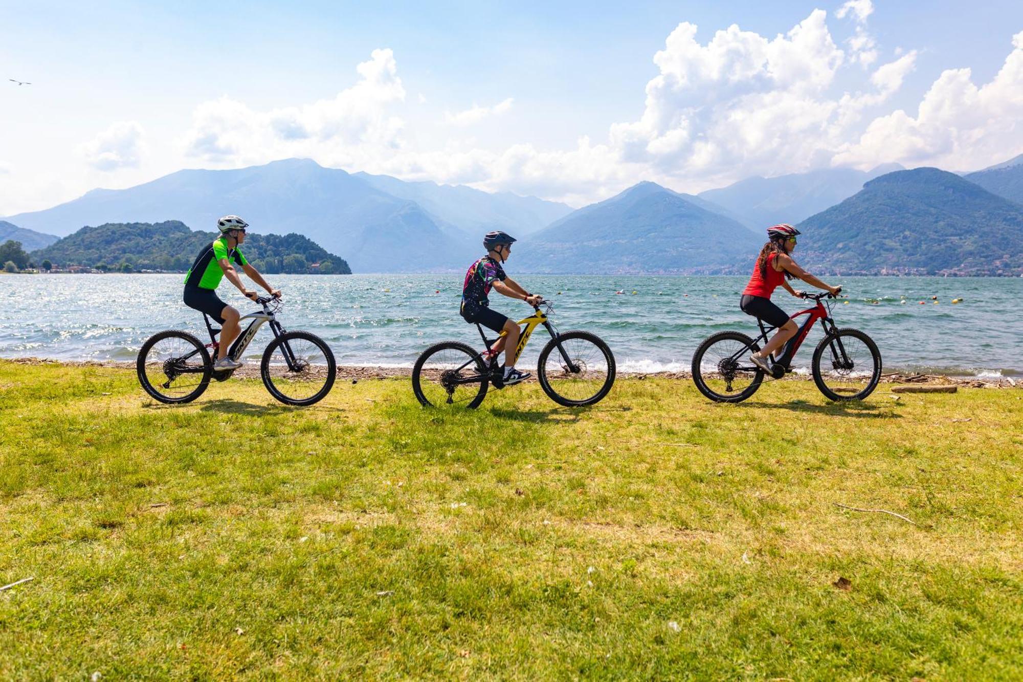 Villa Lago Foreground - Pet Friendly Stay- Garden-Parking-Lake View- Bike Friendly Holiday House Colico Exterior foto